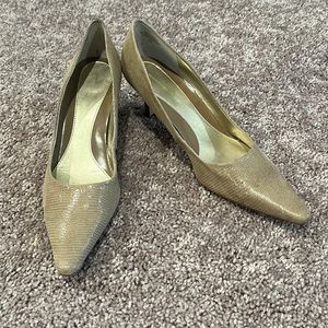 Bandolino Tan 2” Heel